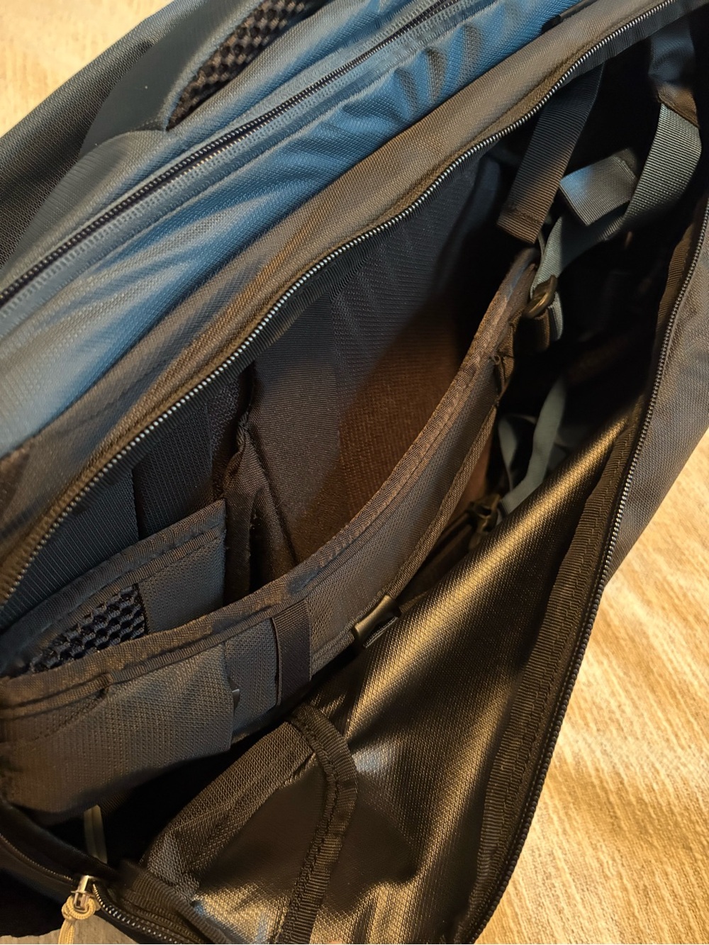 Osprey Fairview 40 Travel Pack - Picture 6 of 9
